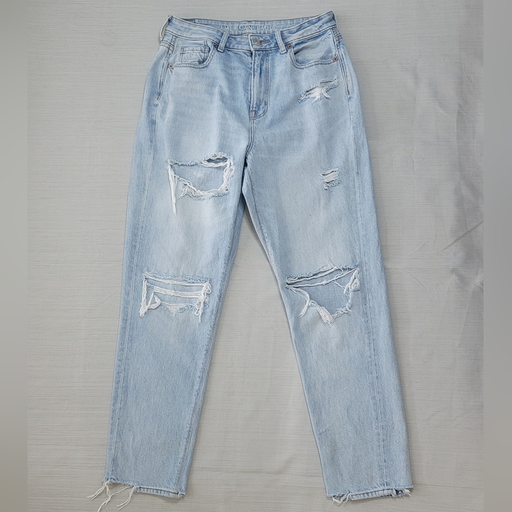 American Eagle Jeans Womens 4 Mom Jean Light Wash Denim Distressed Casual